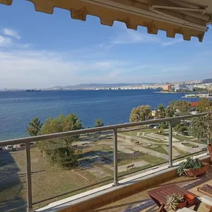  Apartment Seafront Family & Free Parking, The Cruiseflat Greece